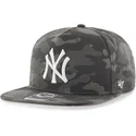 sort-camouflage-snapback-kasket-med-flad-skygge-new-york-yankees-mlb-captain-dt-fra-47-brand