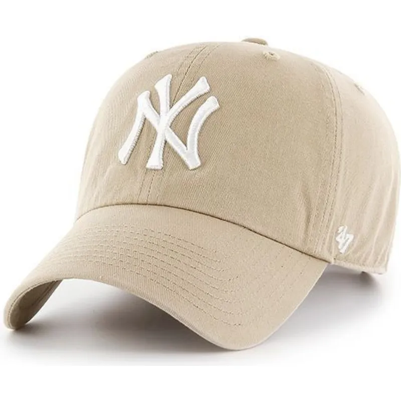 beige-buet-kasket-med-hvidt-new-york-yankees-logo-mlb-clean-up-fra-47-brand