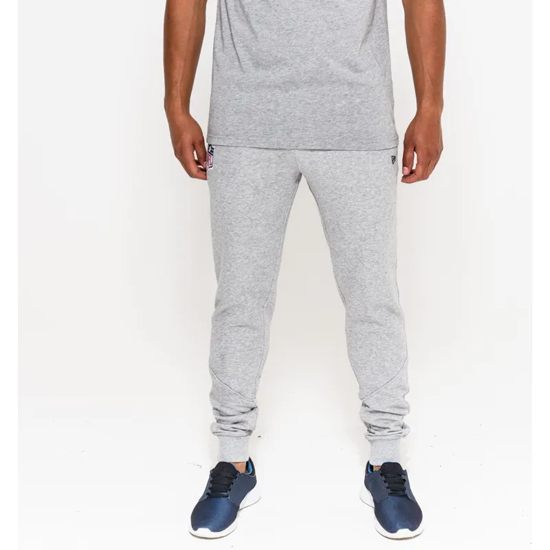 bukser-lange-bukser-gra-track-pant-fra-nfl-af-new-era bukser-lange-bukser-gra-track-pant-fra-nfl-af-new-era
