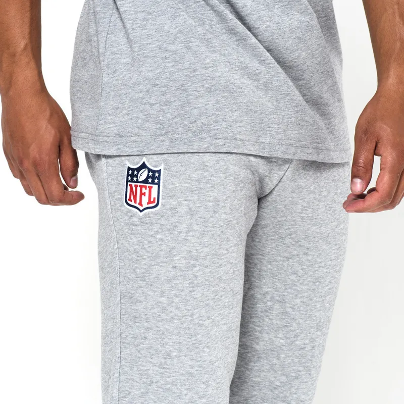 bukser-lange-bukser-gra-track-pant-fra-nfl-af-new-era bukser-lange-bukser-gra-track-pant-fra-nfl-af-new-era