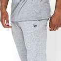 bukser-lange-bukser-gra-track-pant-fra-nfl-af-new-era