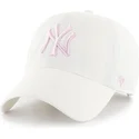 kasketter-buet-hvid-justerbar-rem-rosa-fra-new-york-yankees-mlb-af-47-brand