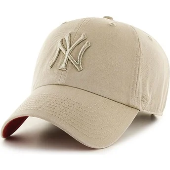 Buet beige kasket med beige logo af New York Yankees MLB Clean Up fra 47 Brand