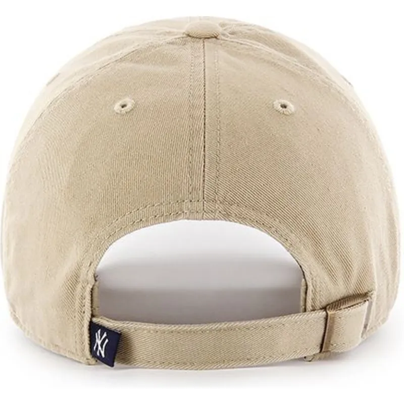 buet-beige-kasket-med-beige-logo-af-new-york-yankees-mlb-clean-up-fra-47-brand