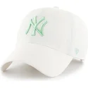 hvid-bojet-kasket-med-gront-new-york-yankees-logo-mlb-clean-up-fra-47-brand