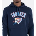 sweatshirt-med-haette-marinebla-pullover-hoody-fra-oklahoma-city-thunder-nba-af-new-era