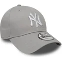gra-justerbar-curved-kasket-9forty-essential-fra-new-york-yankees-mlb-fra-new-era