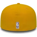 los-angeles-lakers-nba-59fifty-essential-gul-tilpasset-flad-kasket-fra-new-era