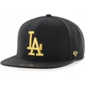 sort-snapback-kasket-med-flad-skygge-og-guldlogo-fra-los-angeles-dodgers-mlb-captain-metalivise-fra-47-brand