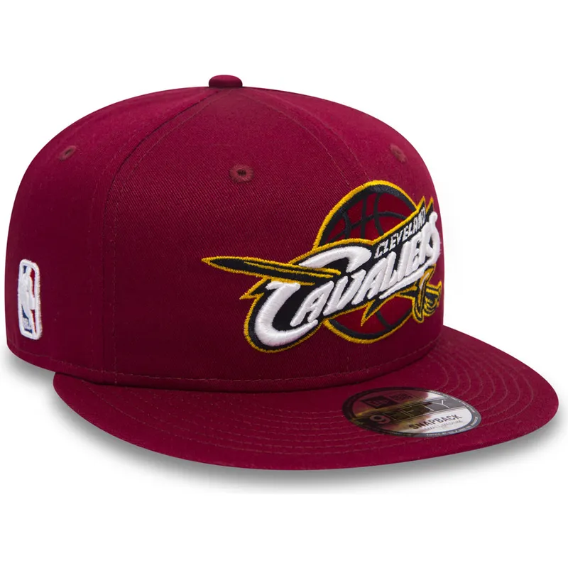 kasketter-flad-rod-snapback-til-barn-9fifty-classic-fra-cleveland-cavaliers-nba-af-new-era