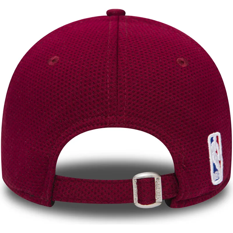 kasketter-buet-rod-justerbar-rem-9forty-mesh-fra-cleveland-cavaliers-nba-af-new-era