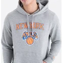 sweatshirt-med-haette-gra-pullover-hoody-fra-new-york-knicks-nba-af-new-era