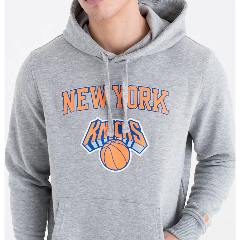 sweatshirt-med-haette-gra-pullover-hoody-fra-new-york-knicks-nba-af-new-era