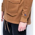 sweatshirt-med-haette-brun-fra-sudadera-con-capucha-marron-pullover-hoody-premium-classics-af-new-era