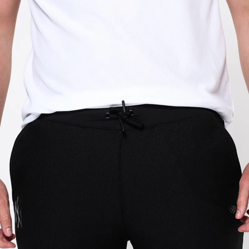 bukser-lange-bukser-sort-jogger-stealth-fra-new-york-yankees-mlb-af-new-era