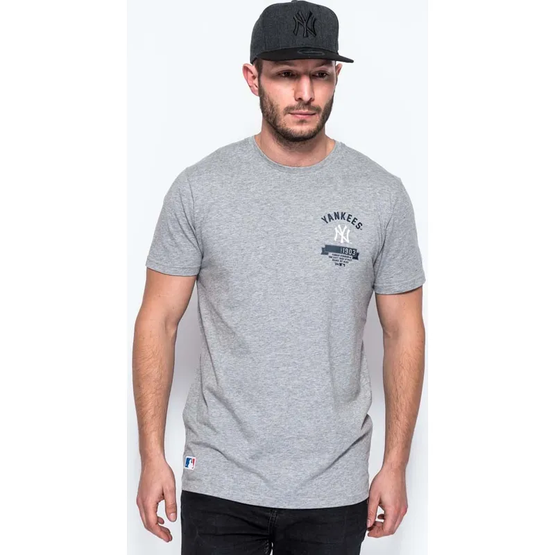 t-shirt-kort-aerme-gra-badge-fra-new-york-yankees-mlb-af-new-era