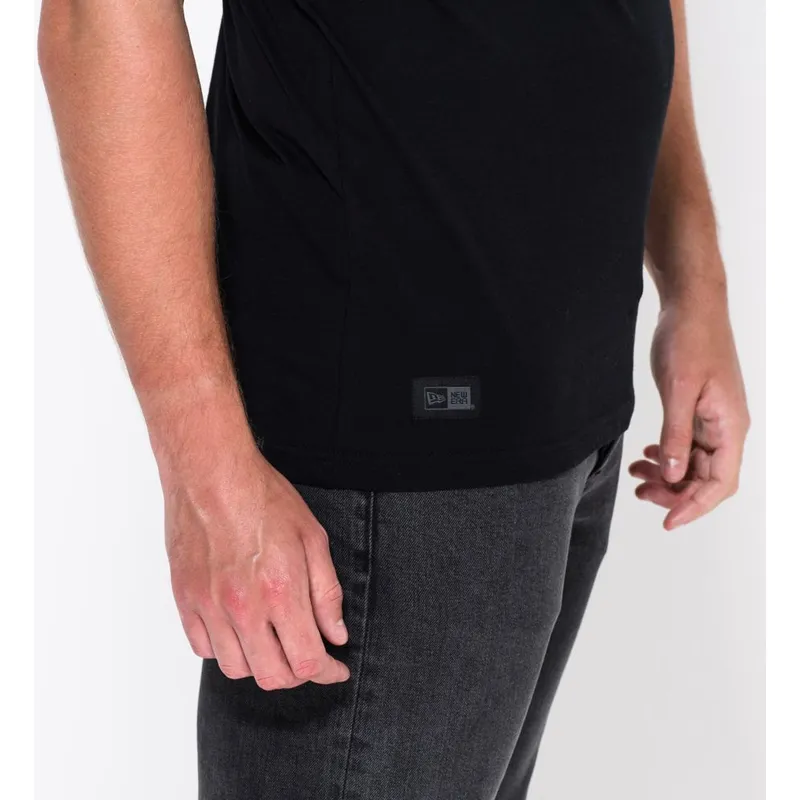 t-shirt-kort-aerme-sort-fra-camiseta-manga-corta-negra-originators-af-new-era