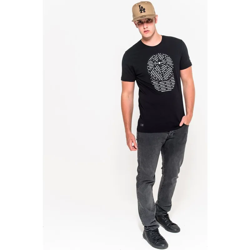 t-shirt-kort-aerme-sort-fra-camiseta-manga-corta-negra-originators-af-new-era