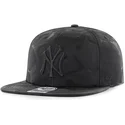 sort-camouflage-snapback-kasket-med-flad-skygge-fra-new-york-yankees-mlb-captain-jigsaw-af-47-brand