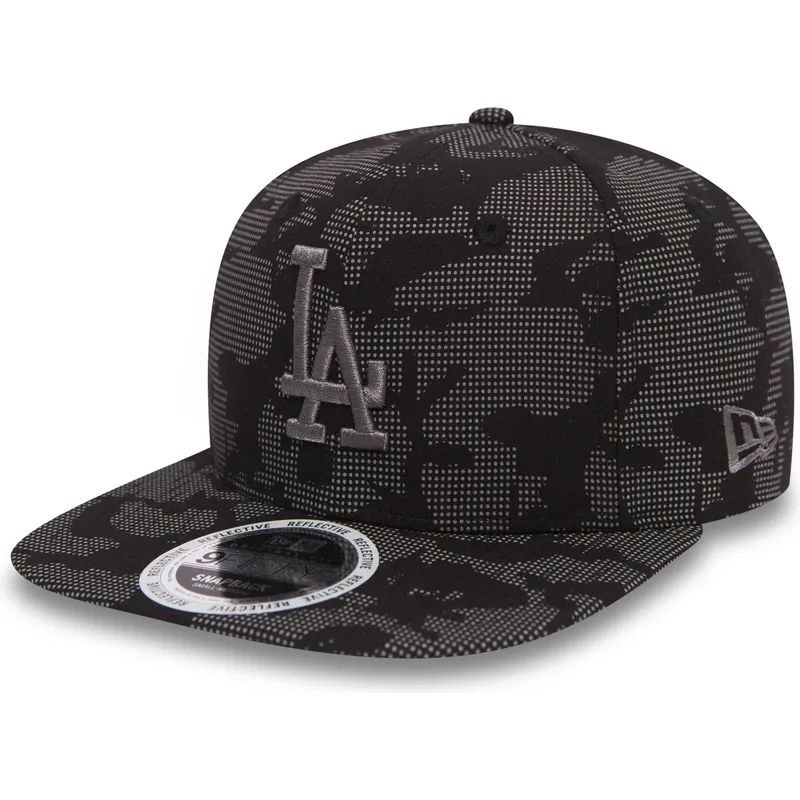 sort-snapback-kasket-med-flad-skygge-og-grat-logo-9fifty-night-time-reflective-af-los-angeles-dodgers-mlb-fra-new-era