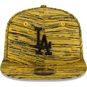 gul-snapback-kasket-med-flad-skygge-og-sort-logo-9fifty-engineered-fit-fra-los-angeles-dodgers-mlb-fra-new-era
