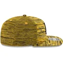 gul-snapback-kasket-med-flad-skygge-og-sort-logo-9fifty-engineered-fit-fra-los-angeles-dodgers-mlb-fra-new-era