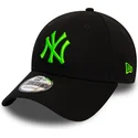 new-era-new-york-yankees-mlb-9forty-league-essential-neon-justerbar-sort-buet-kasket-med-gront-logo