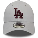 gra-justerbar-buet-kasket-med-bordeaux-logo-9forty-essential-fra-los-angeles-dodgers-mlb-fra-new-era