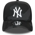 new-era-new-york-yankees-mlb-essential-camo-a-frame-sort-camouflage-trucker-kasket-med-hvidt-logo