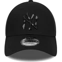 sort-justerbar-kasket-med-buet-skygge-og-camouflage-logo-9forty-camo-infill-af-new-york-yankees-mlb-fra-new-era