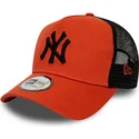new-era-new-york-yankees-mlb-league-essential-a-frame-rod-trucker-kasket-med-sort-logo