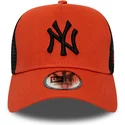 new-era-new-york-yankees-mlb-league-essential-a-frame-rod-trucker-kasket-med-sort-logo