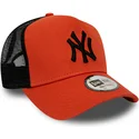 new-era-new-york-yankees-mlb-league-essential-a-frame-rod-trucker-kasket-med-sort-logo