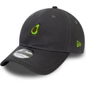 gra-justerbar-9twenty-kasket-med-buet-skygge-og-avocado-motiv-fra-new-era