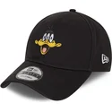sort-justerbar-9forty-kasket-med-buet-skygge-pato-lucas-looney-tunes-fra-new-era