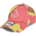justerbar-lyserod-camouflagekurvehue-med-lyserodt-logo-9forty-fra-los-angeles-dodgers-mlb-fra-new-era