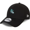 sort-justerbar-9forty-sports-sneaker-kasket-med-buet-skygge-fra-new-era