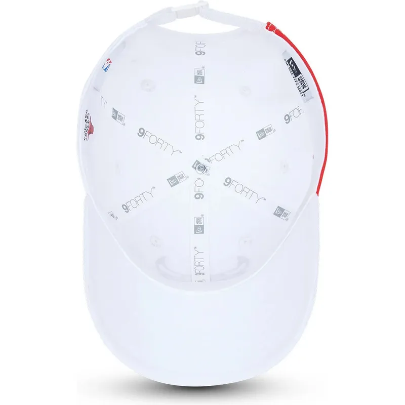 kasketter-buet-hvid-justerbar-rem-9forty-side-mark-fra-chicago-bulls-nba-af-new-era kasketter-buet-hvid-justerbar-rem-9forty-side-mark-fra-chicago-bulls-nba-af-new-era