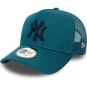 bla-trucker-kasket-med-sort-logo-league-essential-a-frame-af-new-york-yankees-mlb-fra-new-era