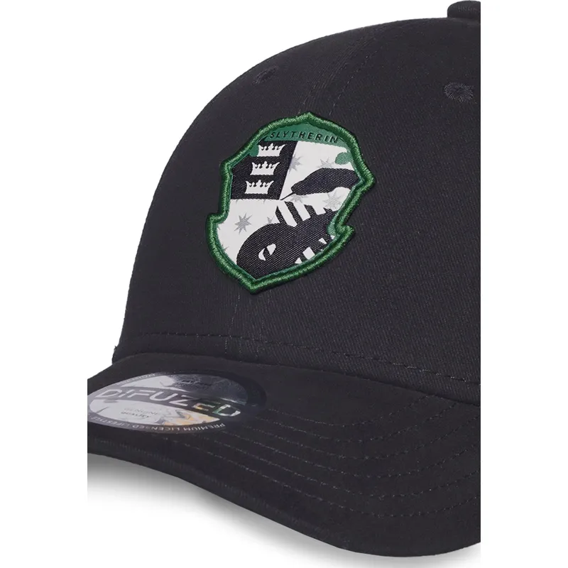 sort-buet-snapback-kasket-til-born-slytherin-emblem-harry-potter-fra-difuzed