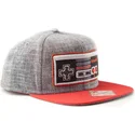 gra-og-rod-snapback-flad-kasket-nes-controller-nintendo-fra-difuzed