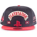 sort-og-rod-snapback-kasket-playstation-sony-fra-difuzed
