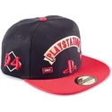 sort-og-rod-snapback-kasket-playstation-sony-fra-difuzed