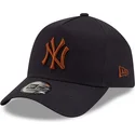 new-era-new-york-yankees-mlb-9forty-e-frame-marinebla-snapback-kasket-med-brun-logo