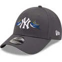 gra-justerbar-9forty-rose-swallow-bird-kurvet-kasket-fra-new-york-yankees-mlb-af-new-era