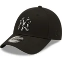 sort-justerbar-9forty-camo-infill-kasket-med-buet-skygge-fra-new-york-yankees-mlb-fra-new-era