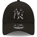 sort-justerbar-9forty-camo-infill-kasket-med-buet-skygge-fra-new-york-yankees-mlb-fra-new-era
