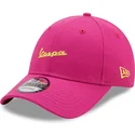 rosa-justerbar-9forty-essential-kurvet-kasket-fra-vespa-piaggio-af-new-era