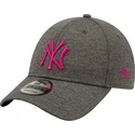 kasketter-buet-gra-justerbar-rem-rosa-9forty-shadow-tech-fra-new-york-yankees-mlb-af-new-era
