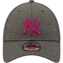 kasketter-buet-gra-justerbar-rem-rosa-9forty-shadow-tech-fra-new-york-yankees-mlb-af-new-era
